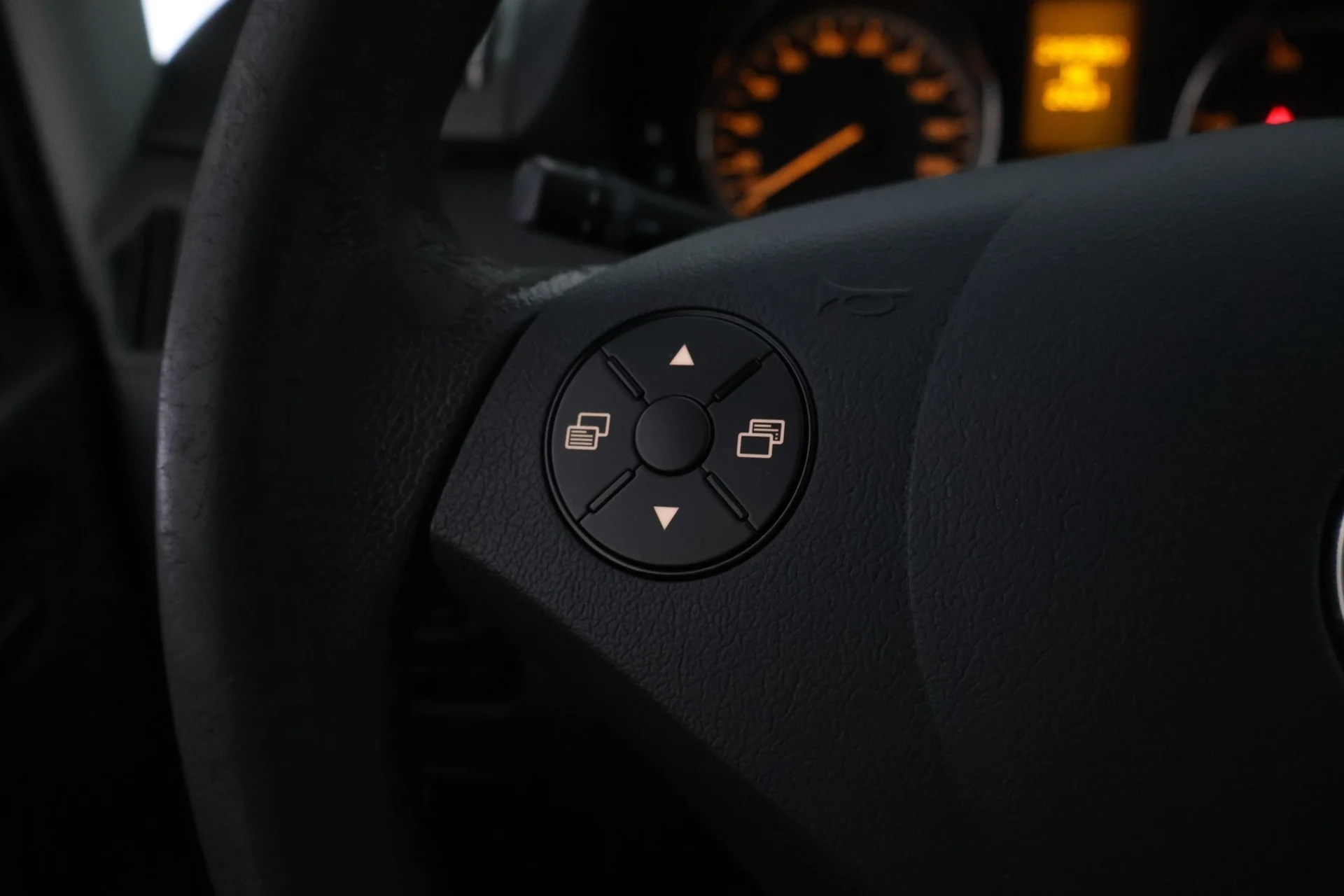 Car Image - 5v5NKyQSmq4sIOVHLGU6cL