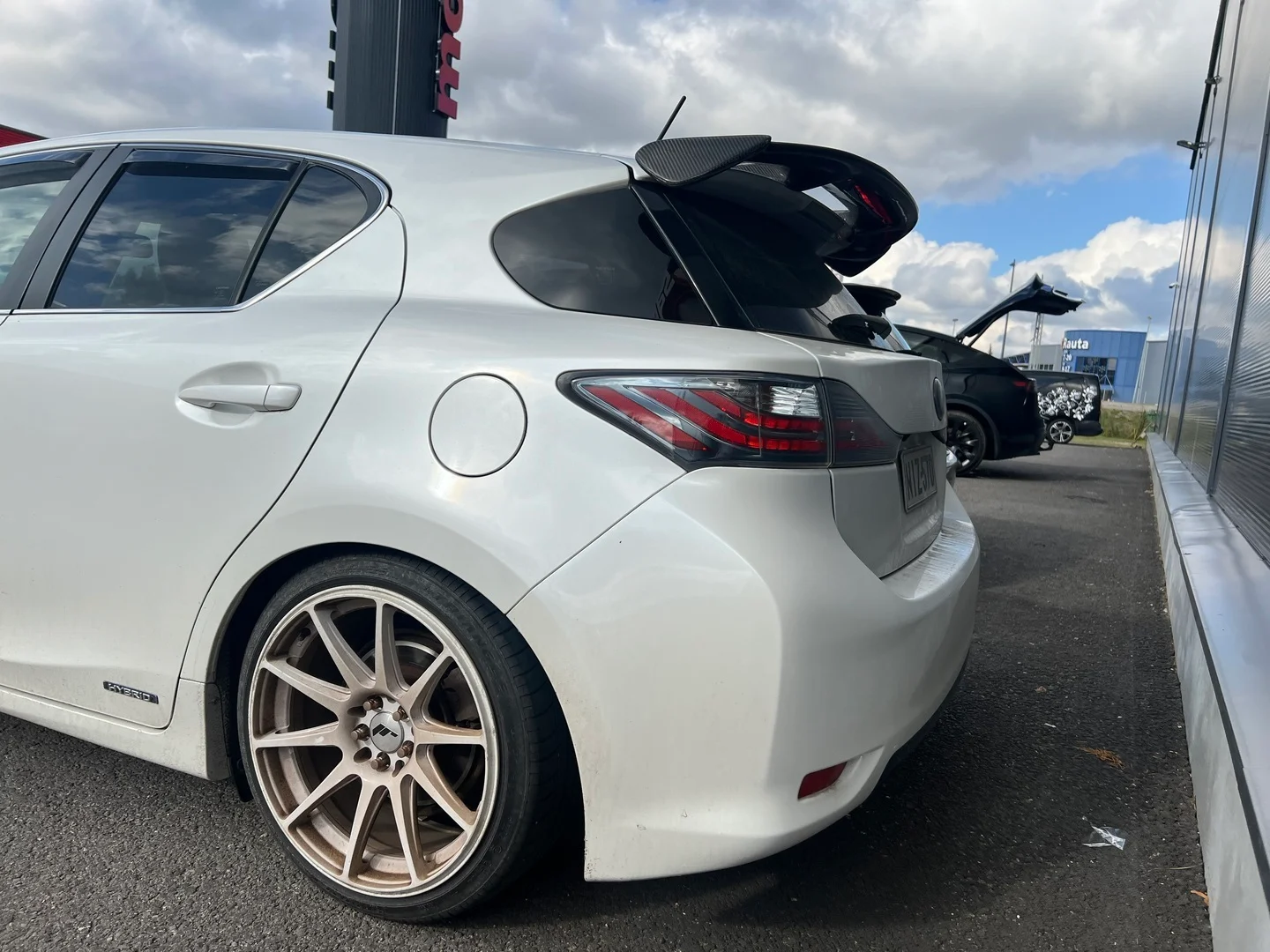 Car Image - 16QY1VNfXkhTNCibpyKwM7