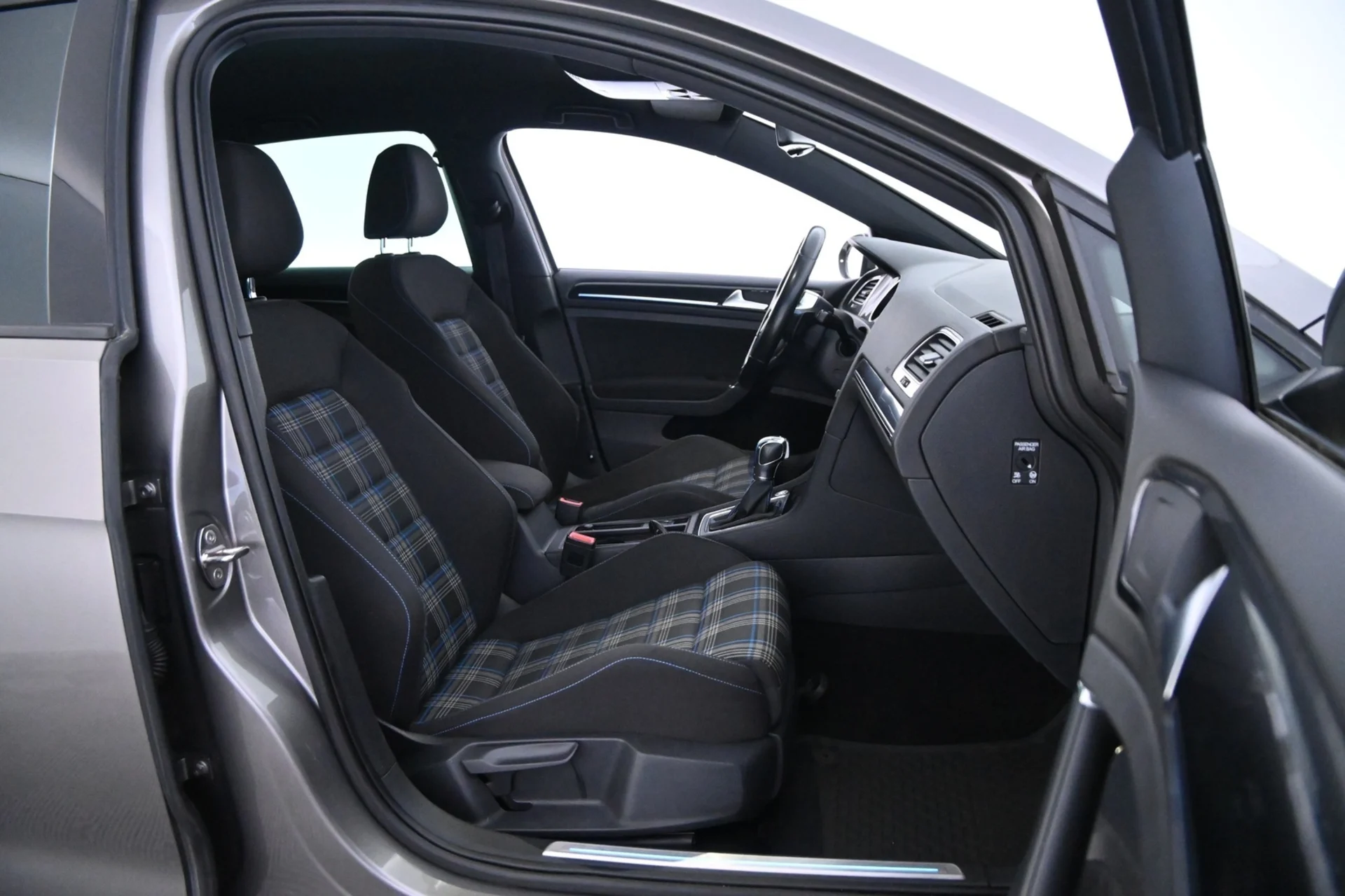 Car Image - 3qFSzPUPSxeSyRX1noyrBG