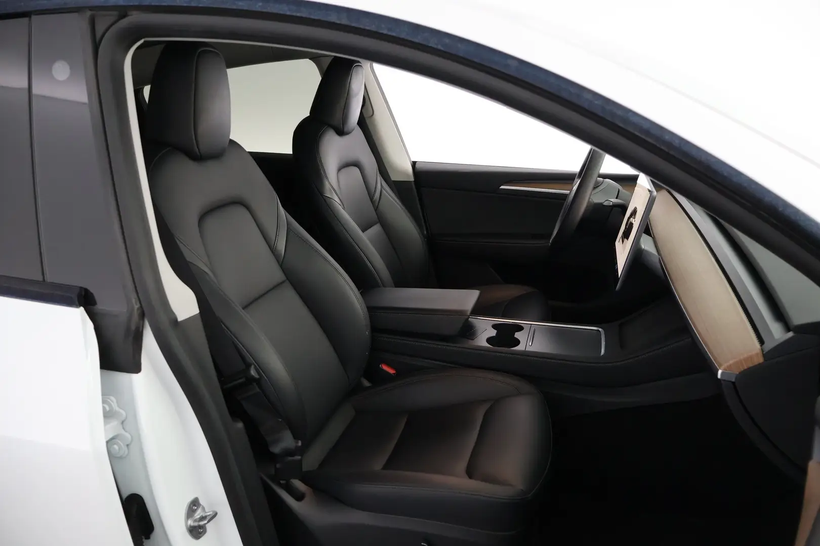 Car Image - PpAfKviyL4AL81ehjDYDn
