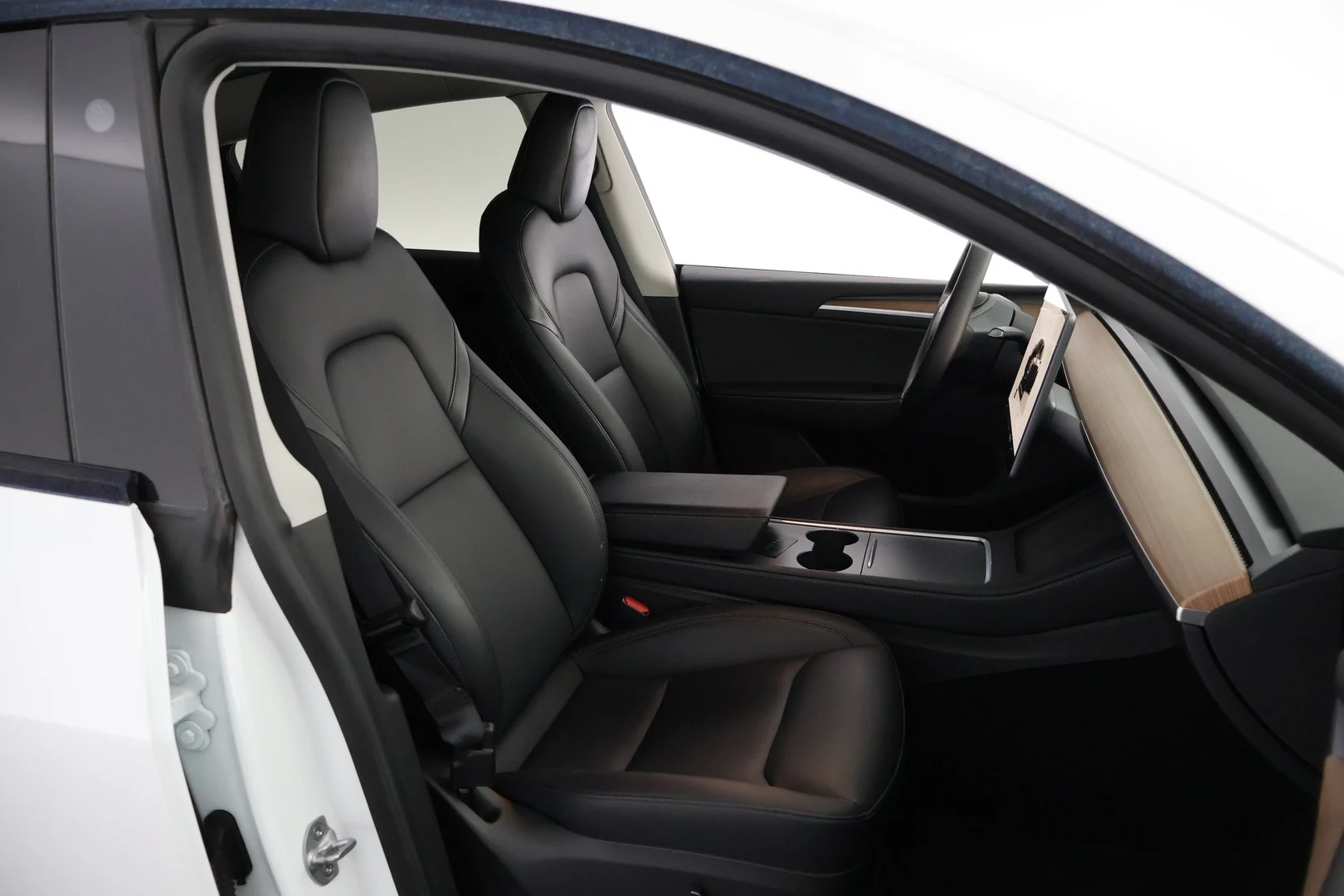 Car Image - PpAfKviyL4AL81ehjDYDn