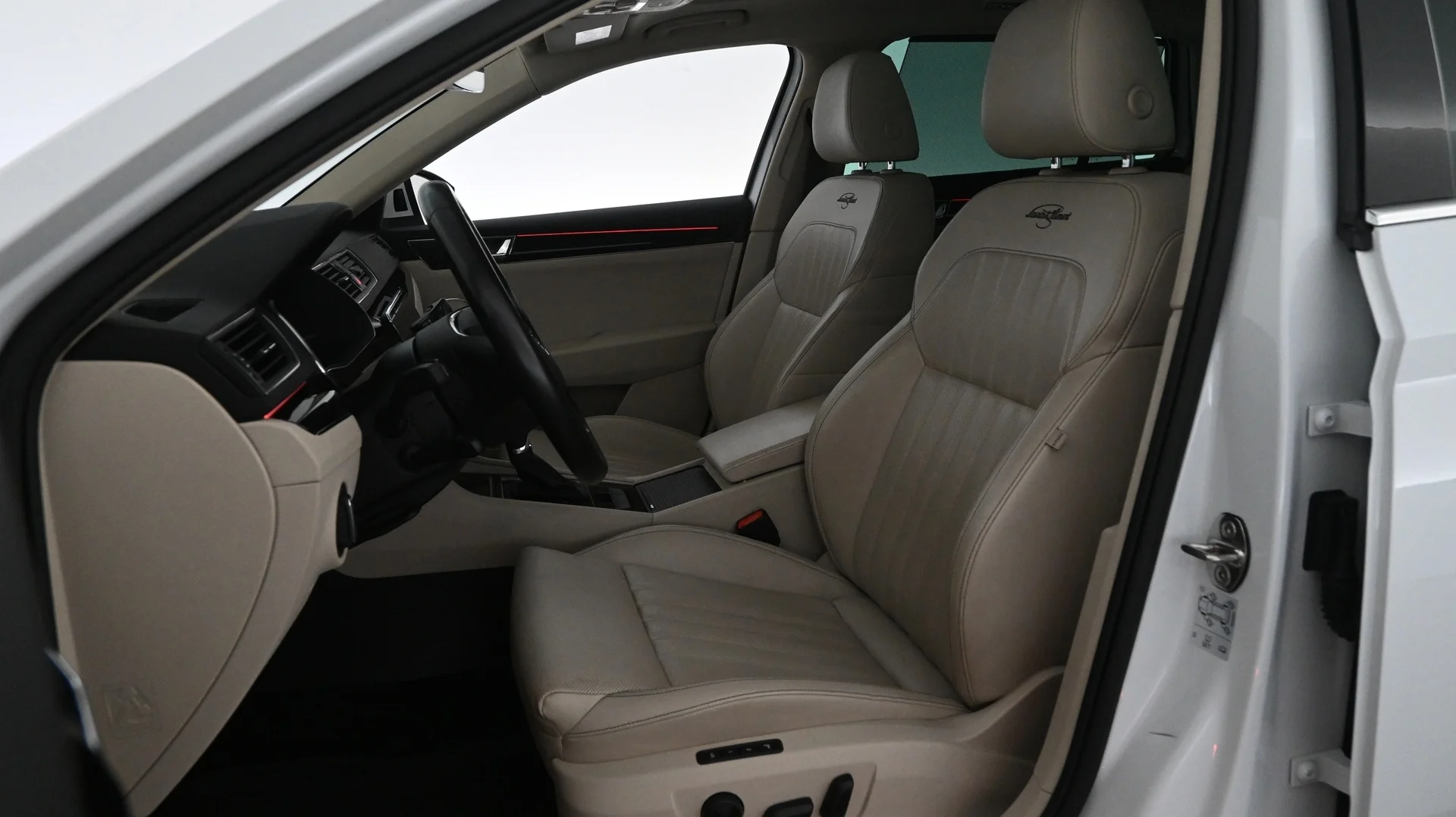 Car Image - 4GjX31MOqagEk4ofi6uoR7