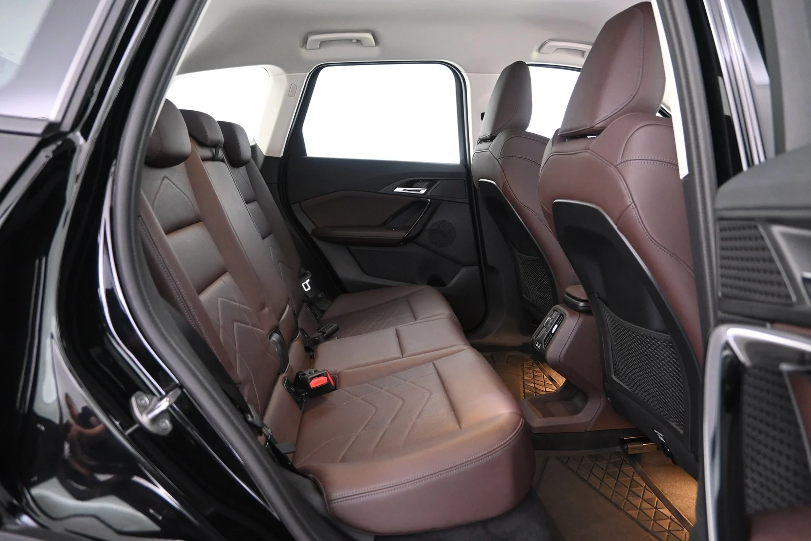 Car Image - 2QOYNkgK3B9vmdkchMxDUp