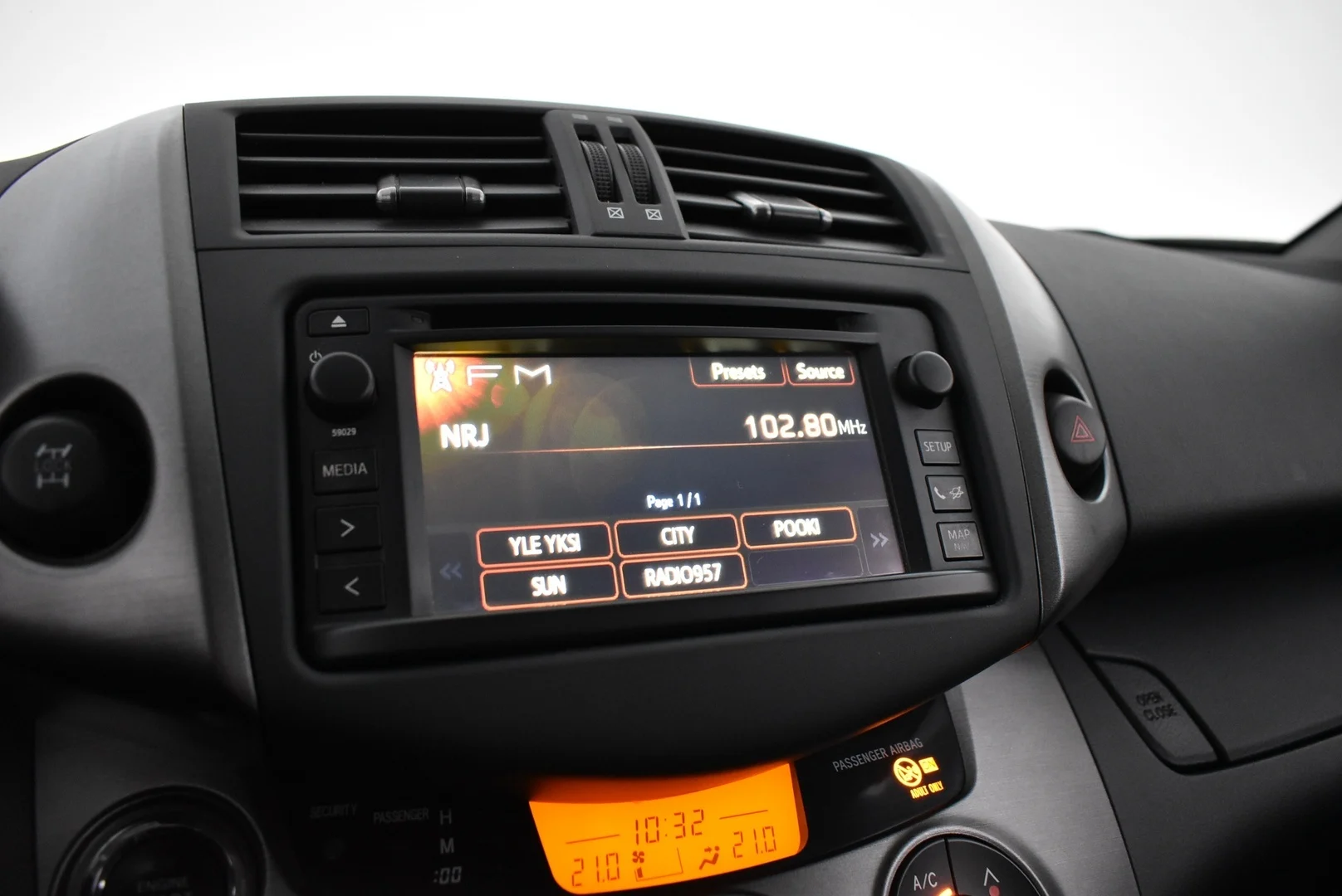 Car Image - 4hBML29hR106LYlFTdRhcU