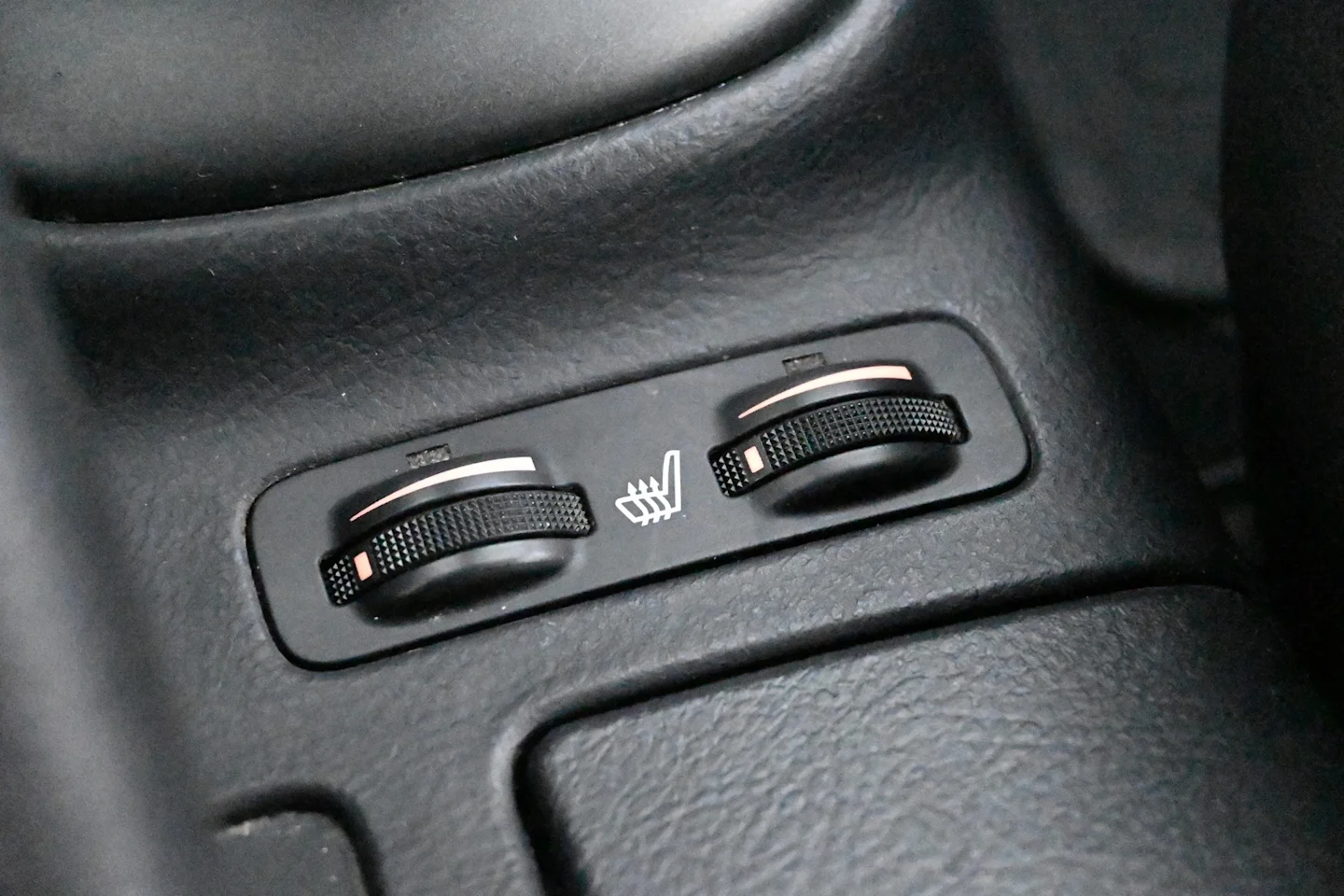 Car Image - 4uJzEmBPRLifdO9qNO5eUN