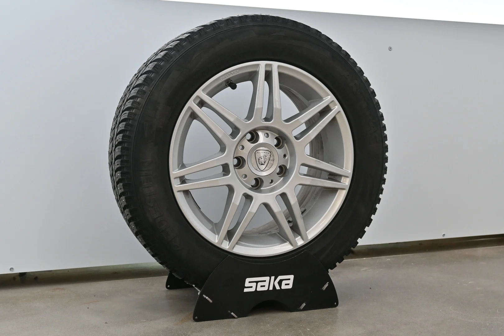 Car Image - 4c2tDA5UR5fNpB7rXiVJtK
