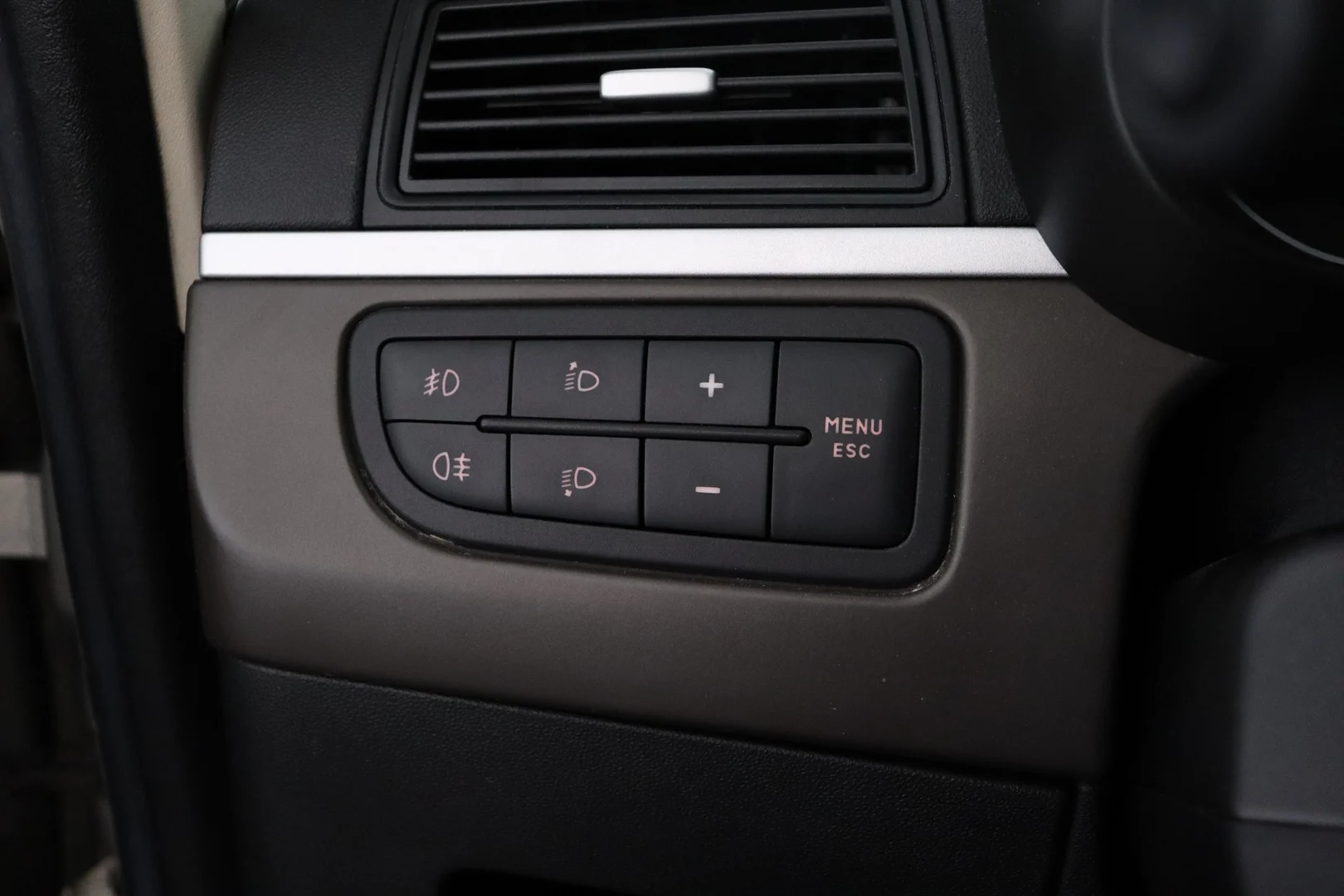 Car Image - 4Xg7SveL33jnlGKe0foV1s