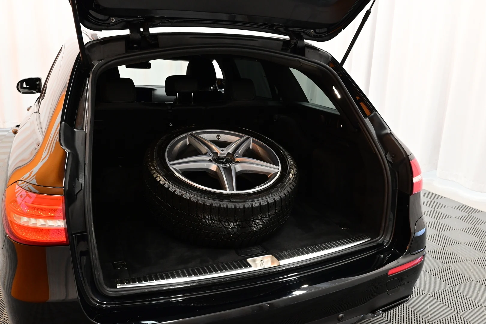 Car Image - 2OtiBVOBhxRQ6RX9oOpoTd