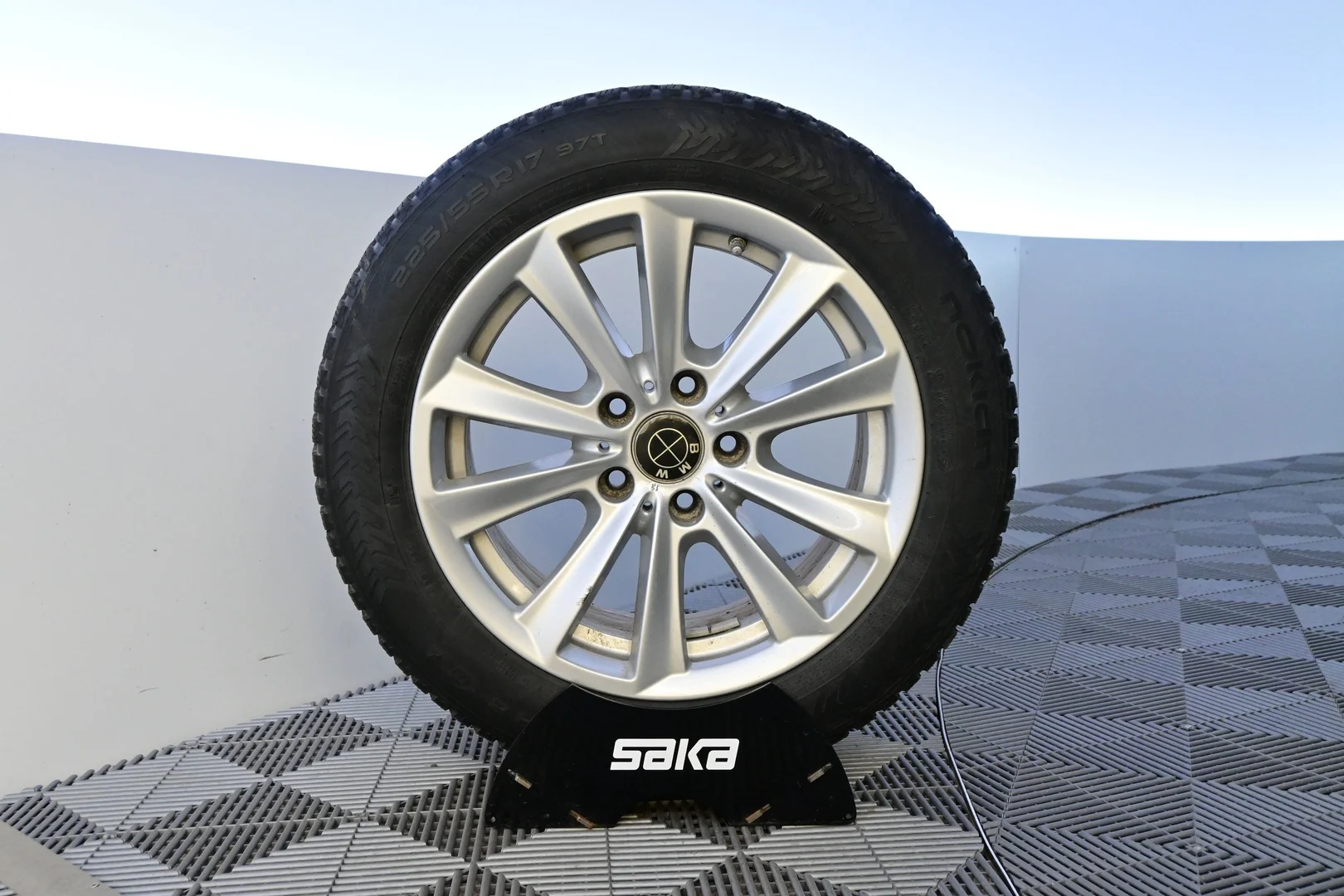 Car Image - 42PONlJEM30Qa9JNdmPWoy