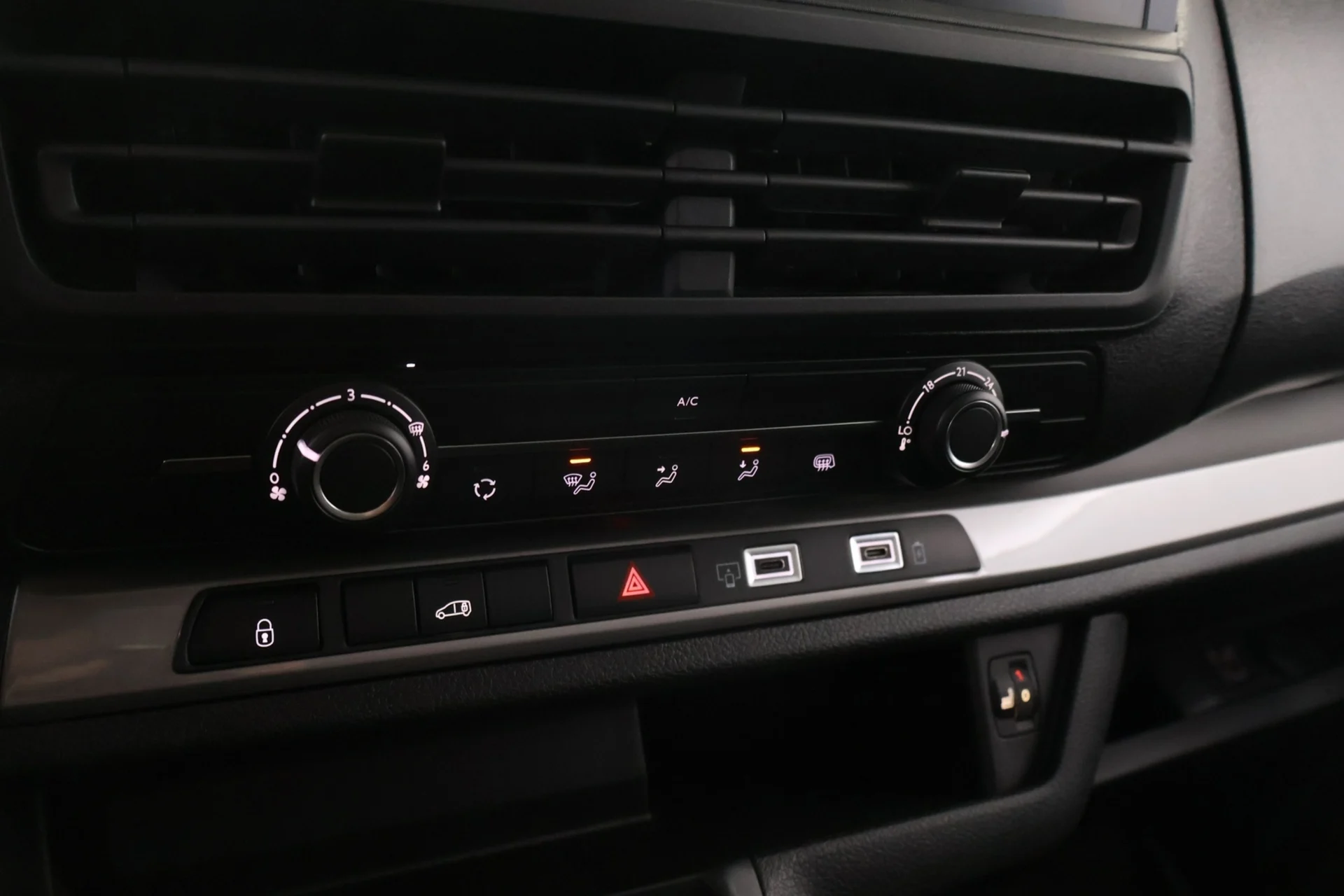 Car Image - 77cKFy9IzN0mO4ykSwHCLZ