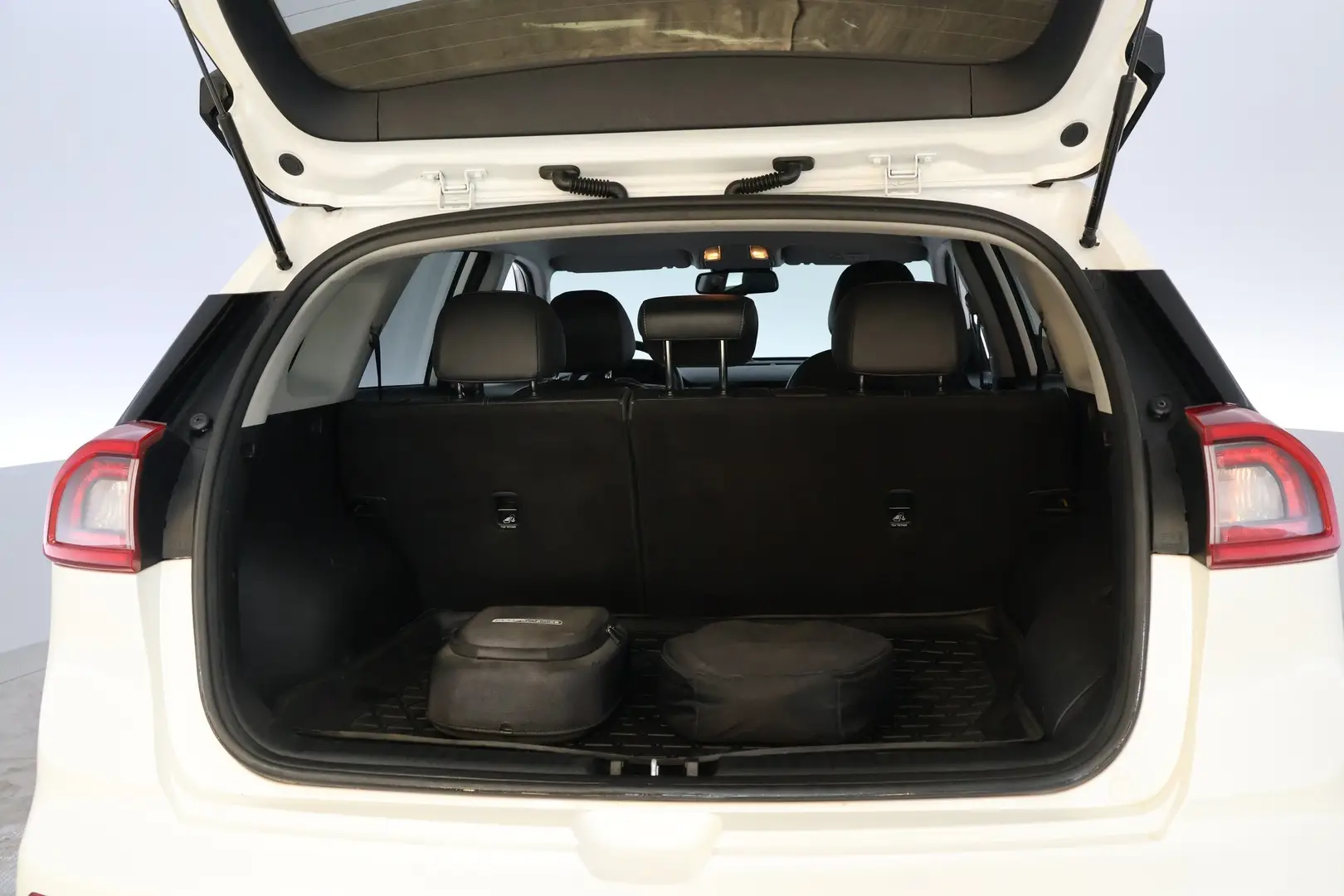 Car Image - 2mkQt3Zs3IbKnHy2AU8rzz