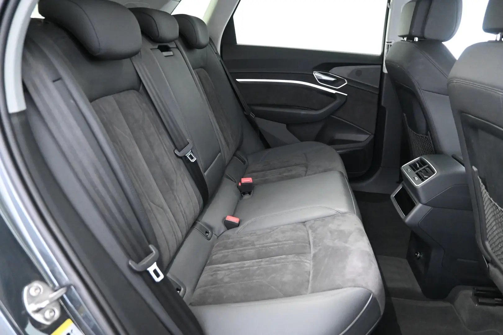 Car Image - 6DFvc1lenfZGLlC8vauThC