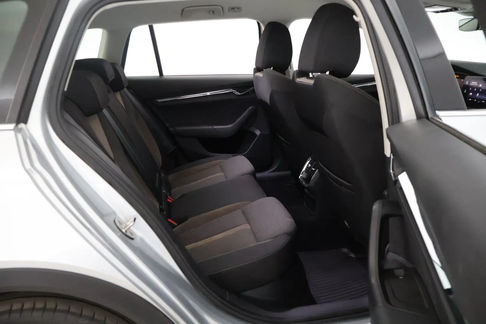 Car Image - 2EfkNSnuqorMw3kbl50LBk