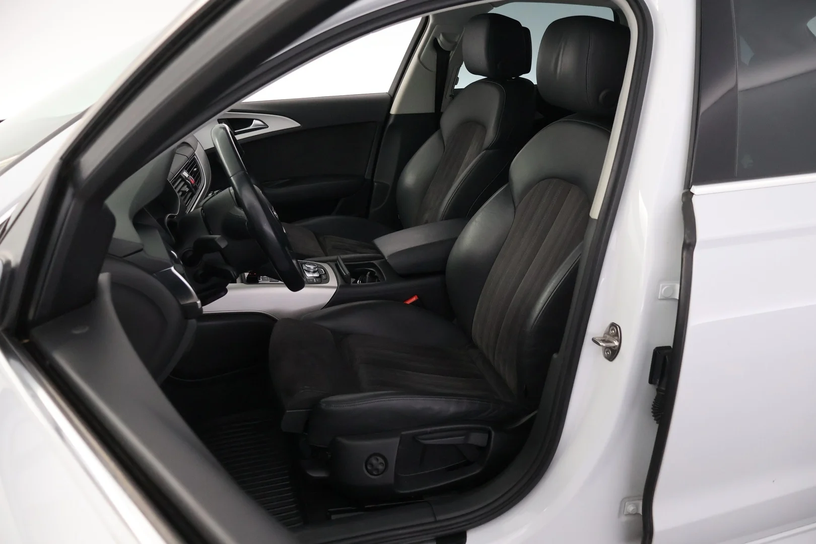 Car Image - 2v7q50pdv4KdLbf2IxBO8Z