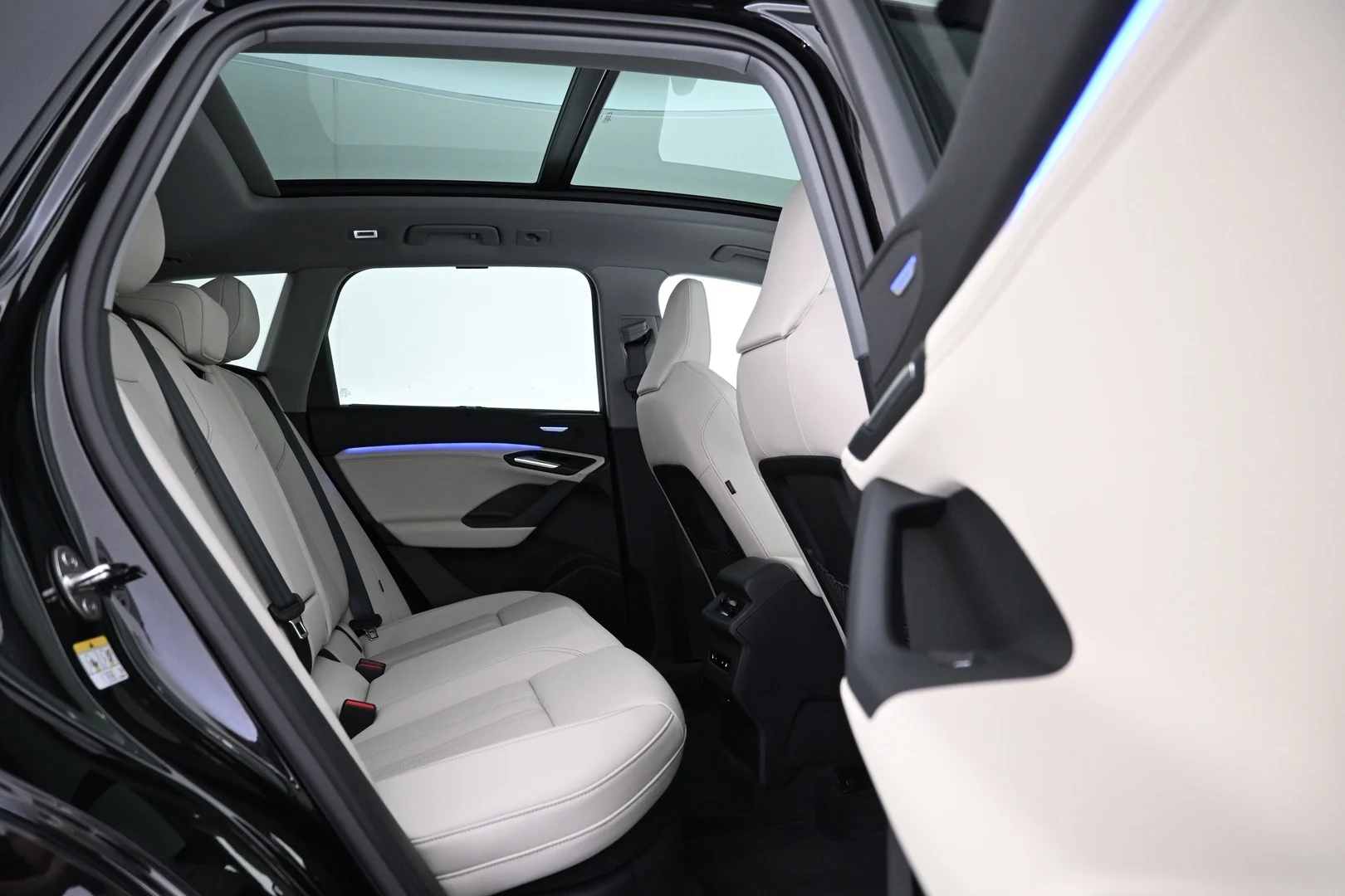 Car Image - 7tBBUwKivIf4IezHaaaMEg