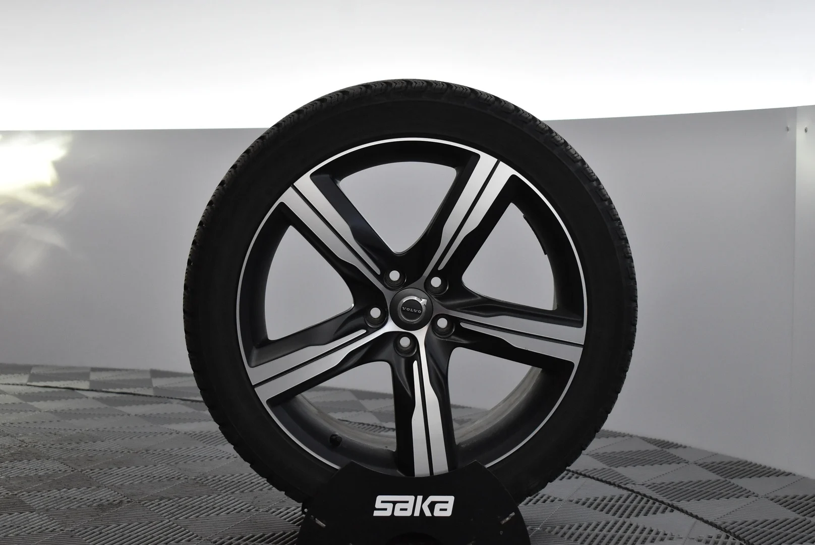 Car Image - 1e9fGs4AKUMRy7C7q8y4tz