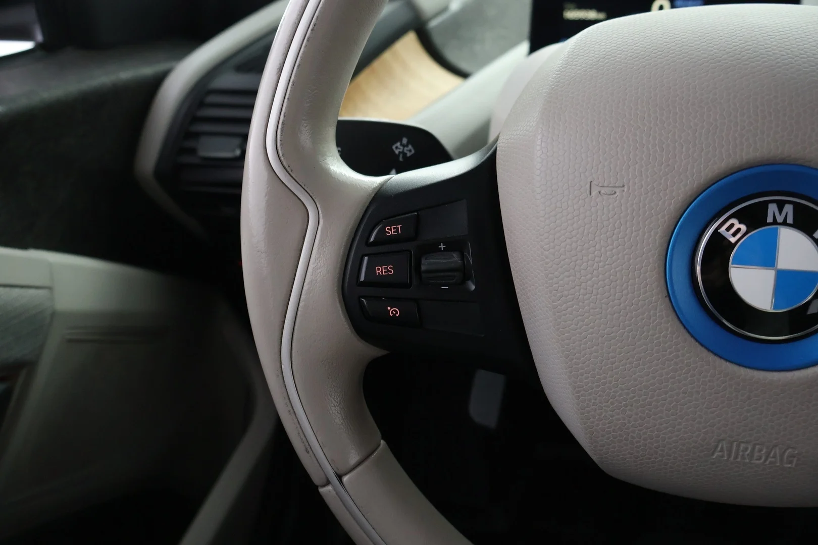 Car Image - 4f7OzMoBCvlURJXeDaxDHI
