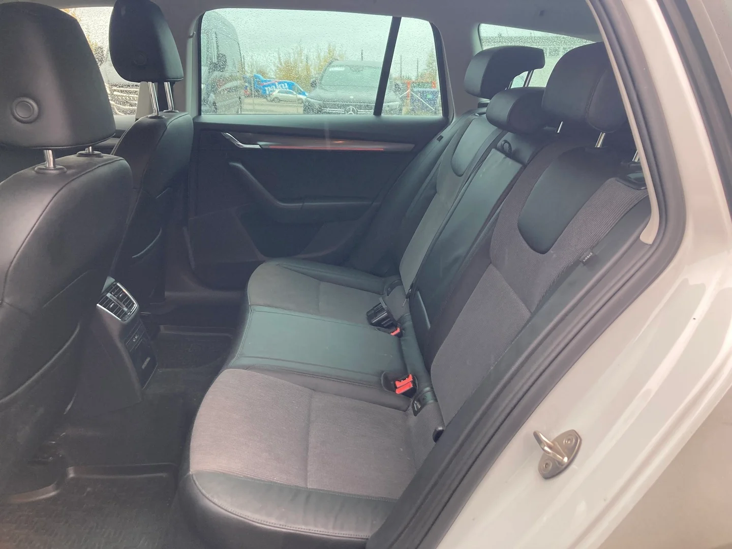 Car Image - 2LJzkILvI7qXskB8sKaR12