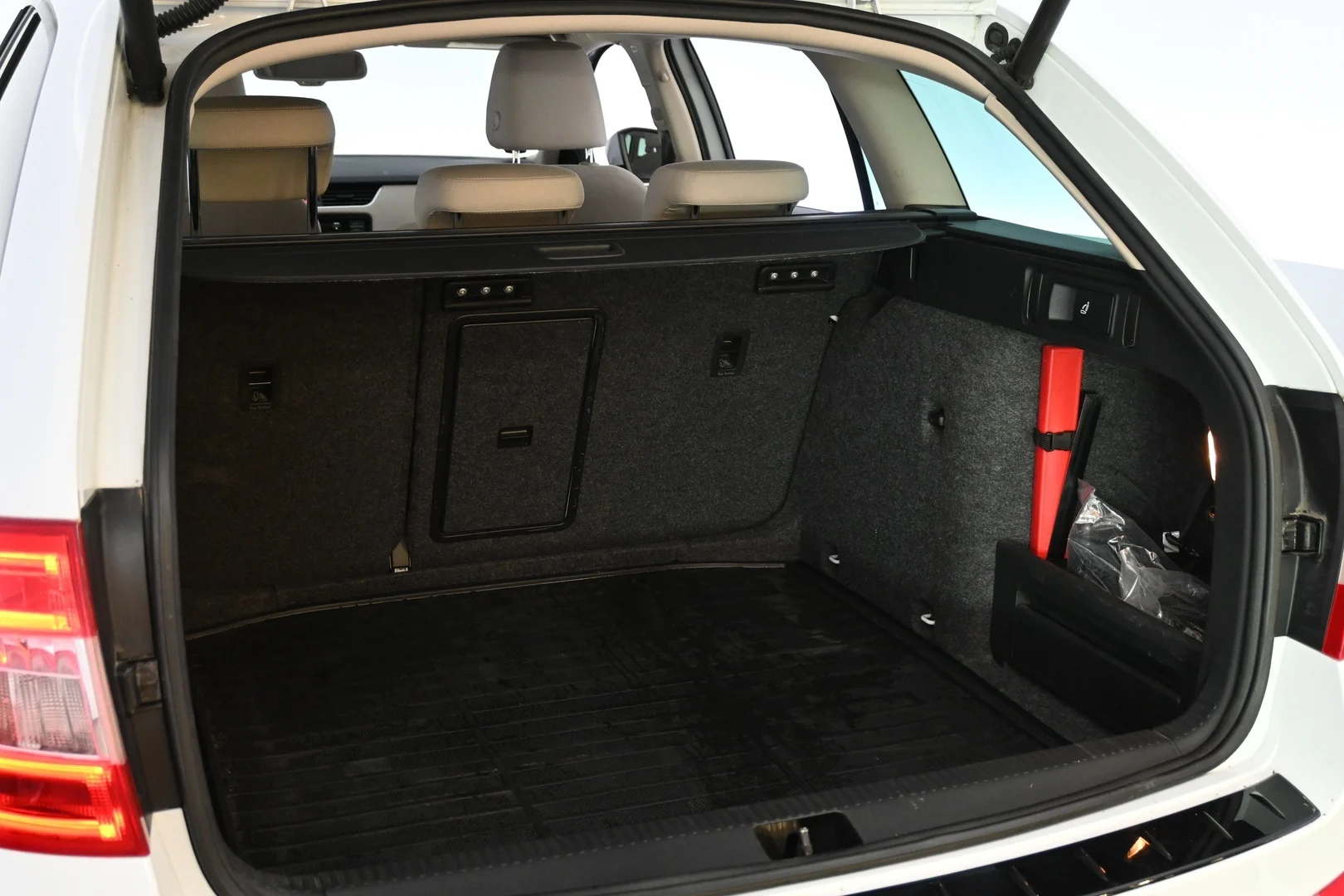 Car Image - H8Y9rGmeNAC2AkkVDRaRl