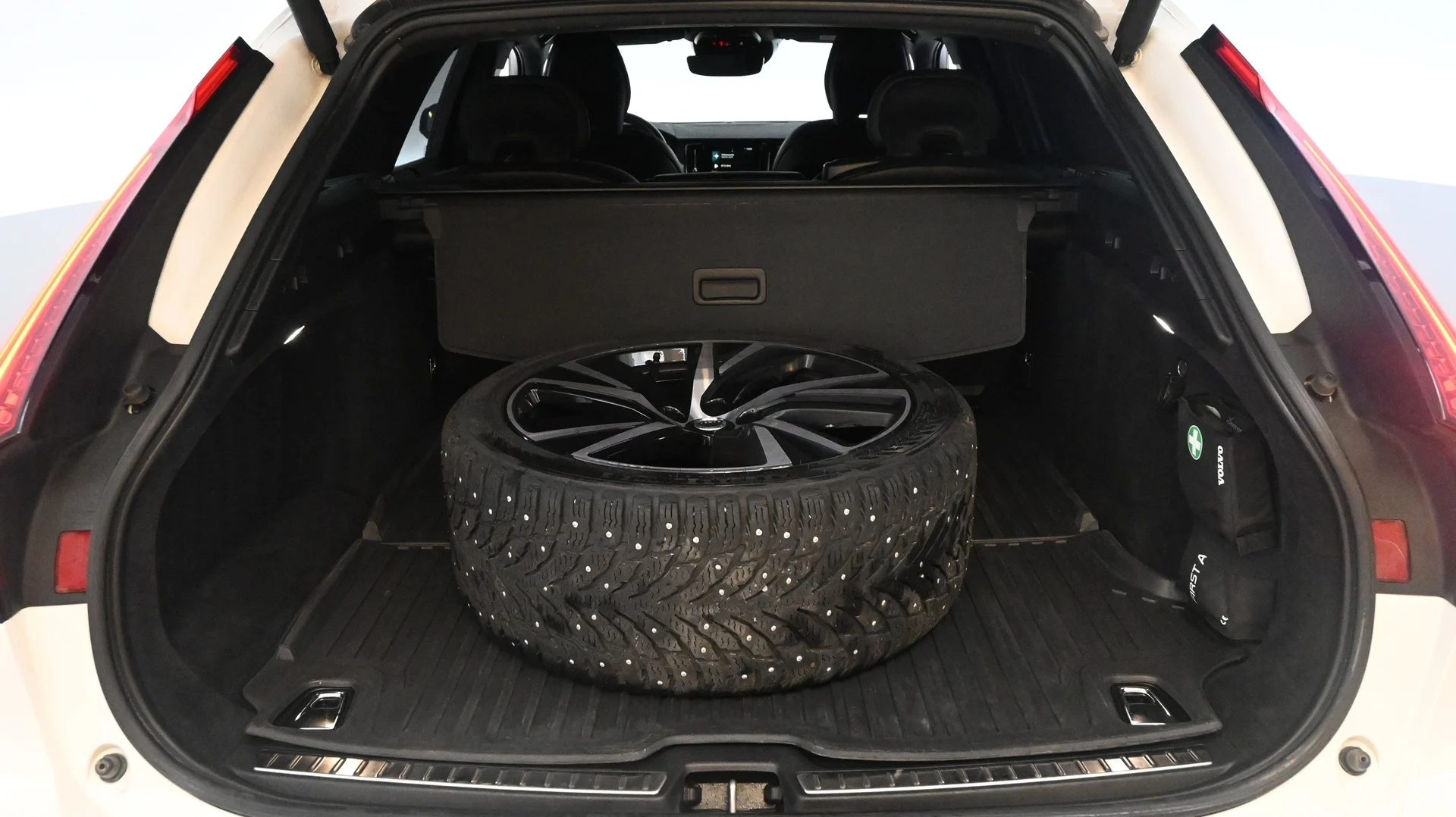 Car Image - H9cGabbJAARfEECG9hVCO