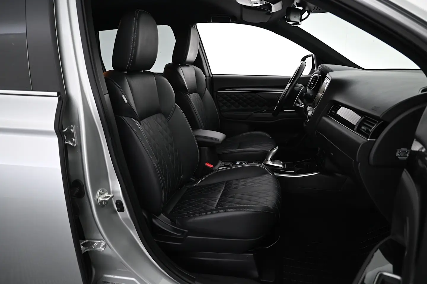 Car Image - 2TA5R7STDHfC6N9dbr8L6S