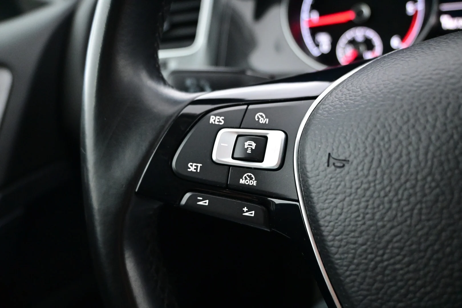 Car Image - 3zkl2YN49RloC7JpppZoIo