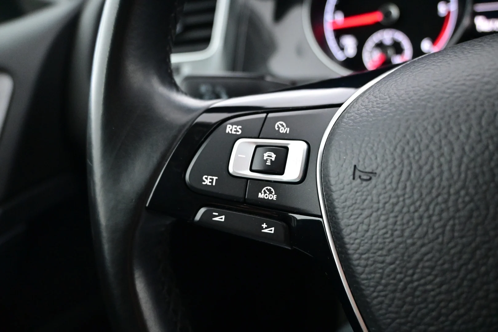 Car Image - 3zkl2YN49RloC7JpppZoIo