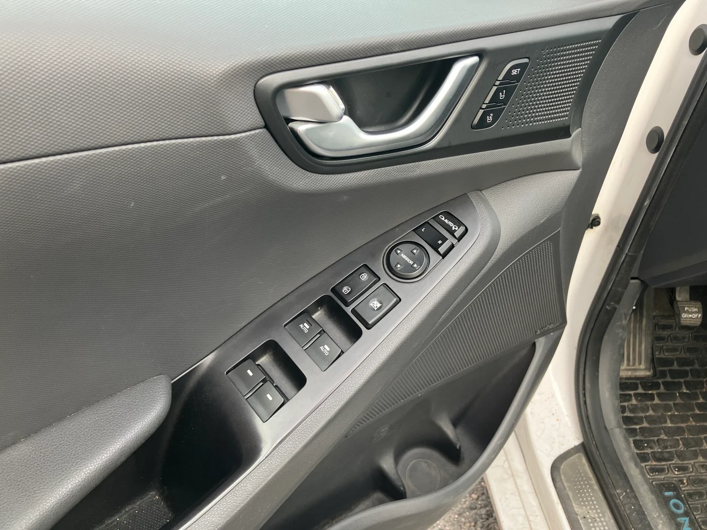 Car Image - 43lOlxZO4PZCwmN3pY4bYZ