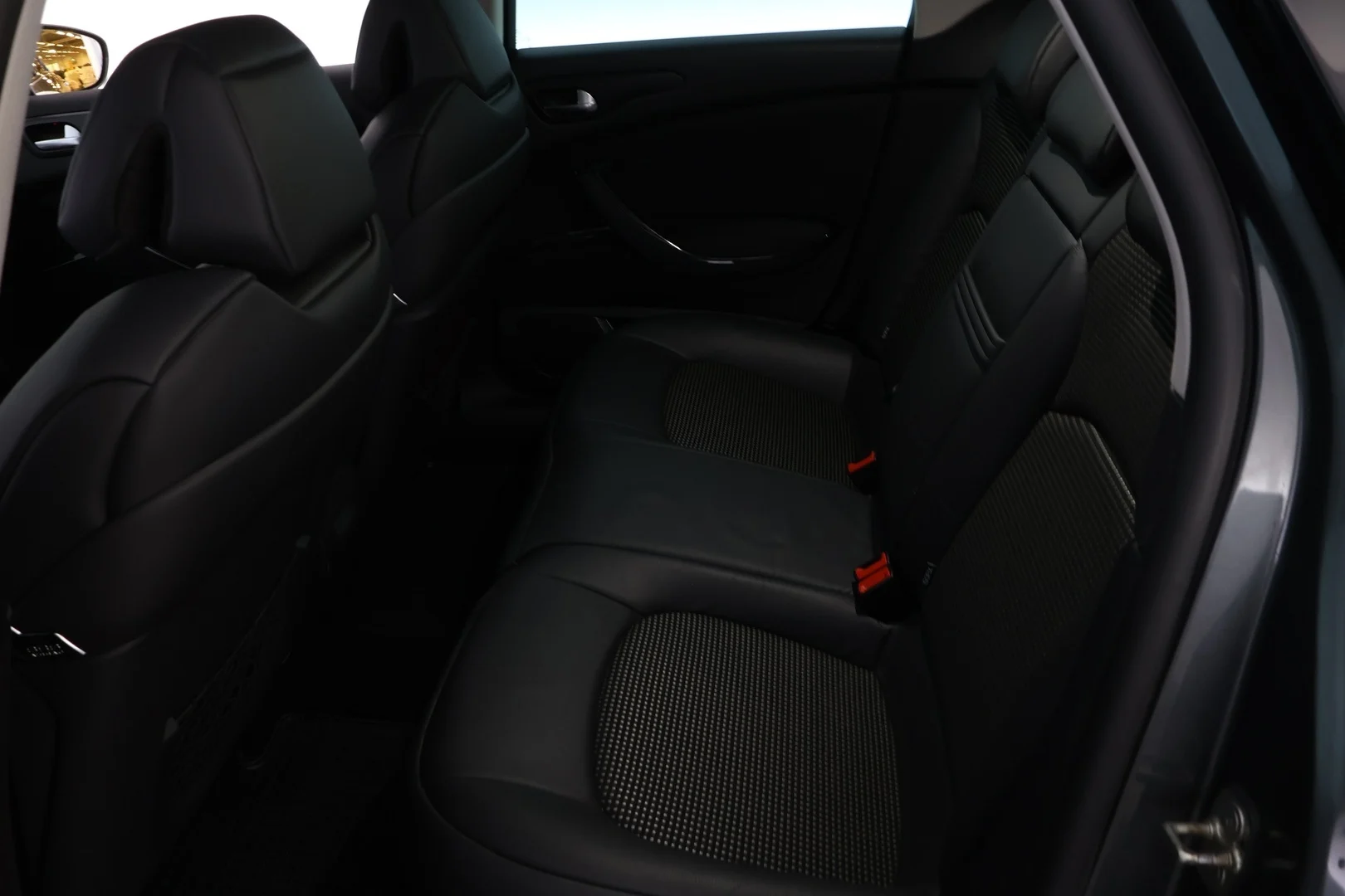 Car Image - 3o88v0xEG25spPdQjQbYpR