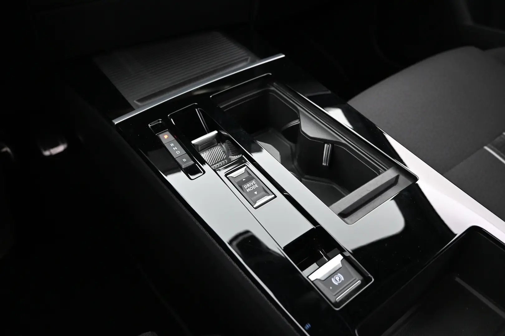 Car Image - oAJ9qpySy96LXucEzympd