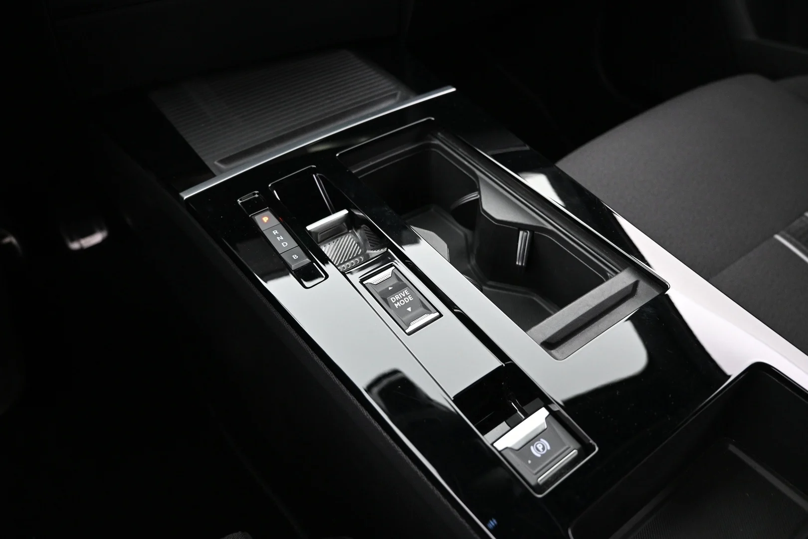 Car Image - oAJ9qpySy96LXucEzympd