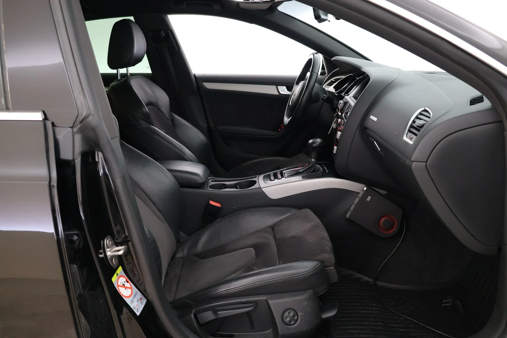 Car Image - 3BTw8fjPfiEKWlpDmaMcJW
