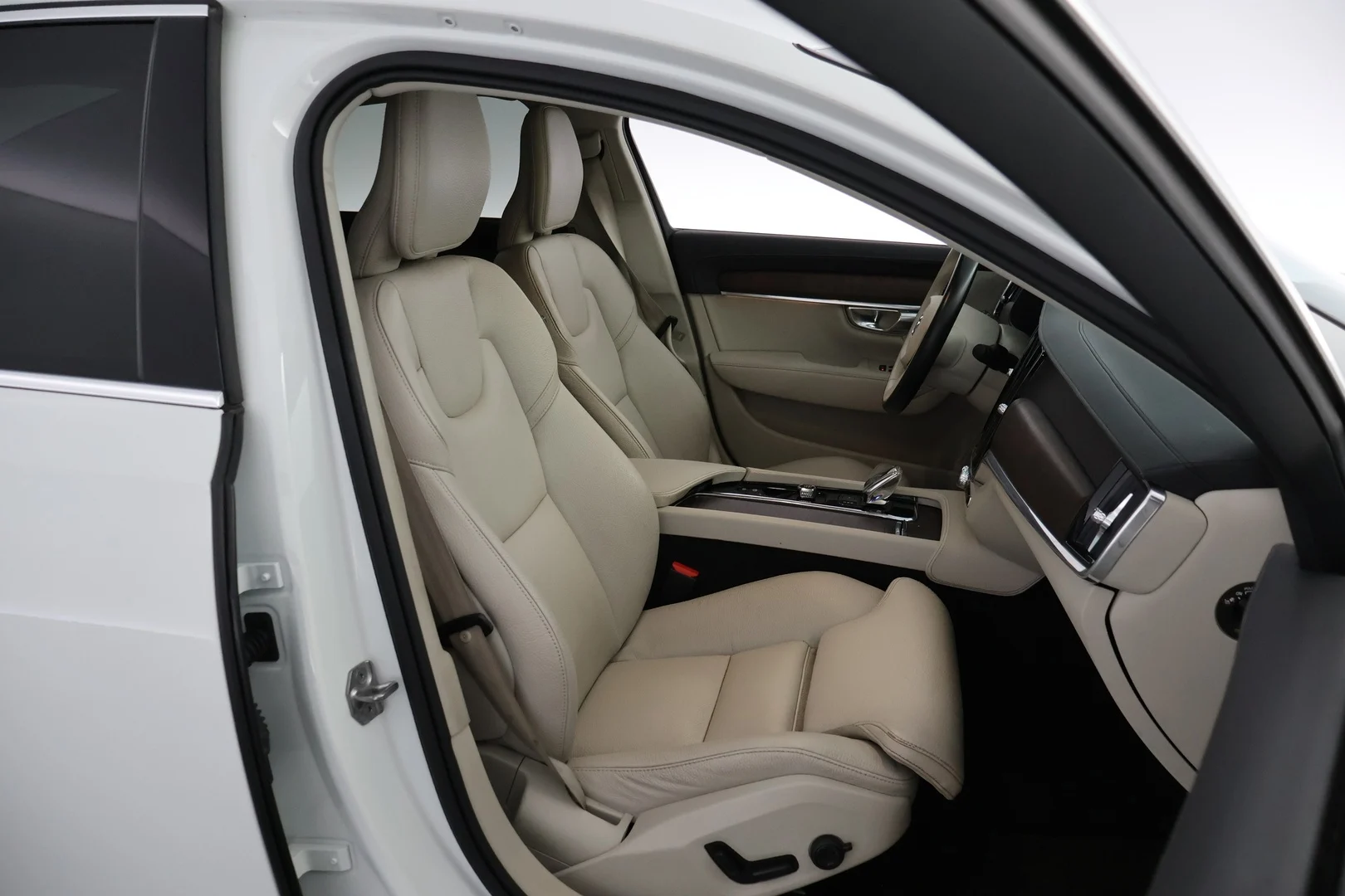 Car Image - rsrT9txfg9CElAnVdHzcE