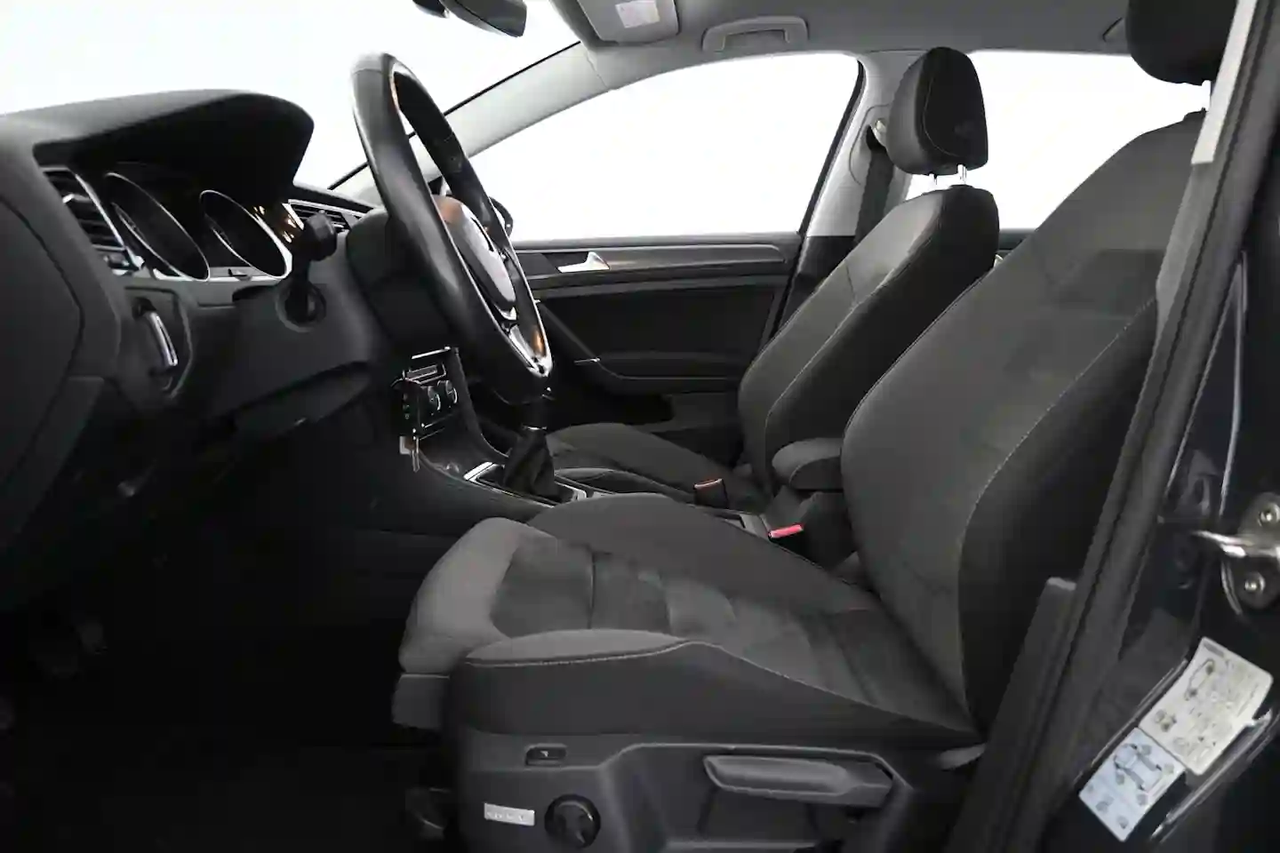Car Image - 3AEGBZB43VFtUNYuhwuFLL