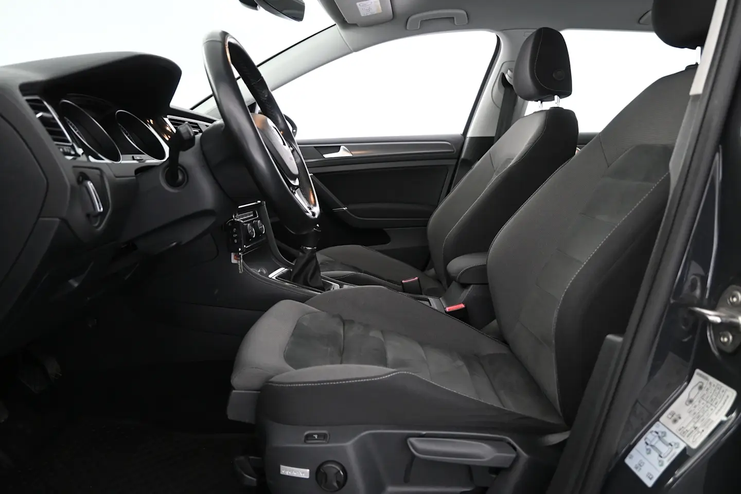 Car Image - 3AEGBZB43VFtUNYuhwuFLL