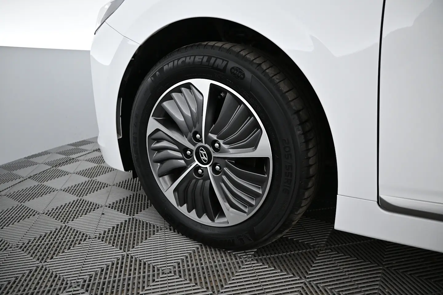 Car Image - 33sIctCa3a0nfm4K22bIgj