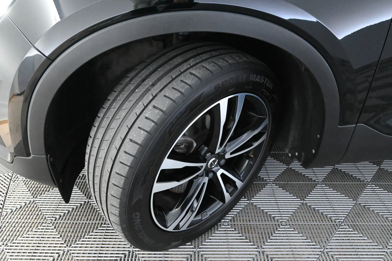 Car Image - 2VKGhhEQ9eLgUPGoLcgxid