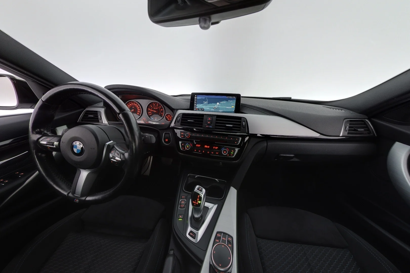 Car Image - dCIKFaSn5rqaGlC5zfkI8