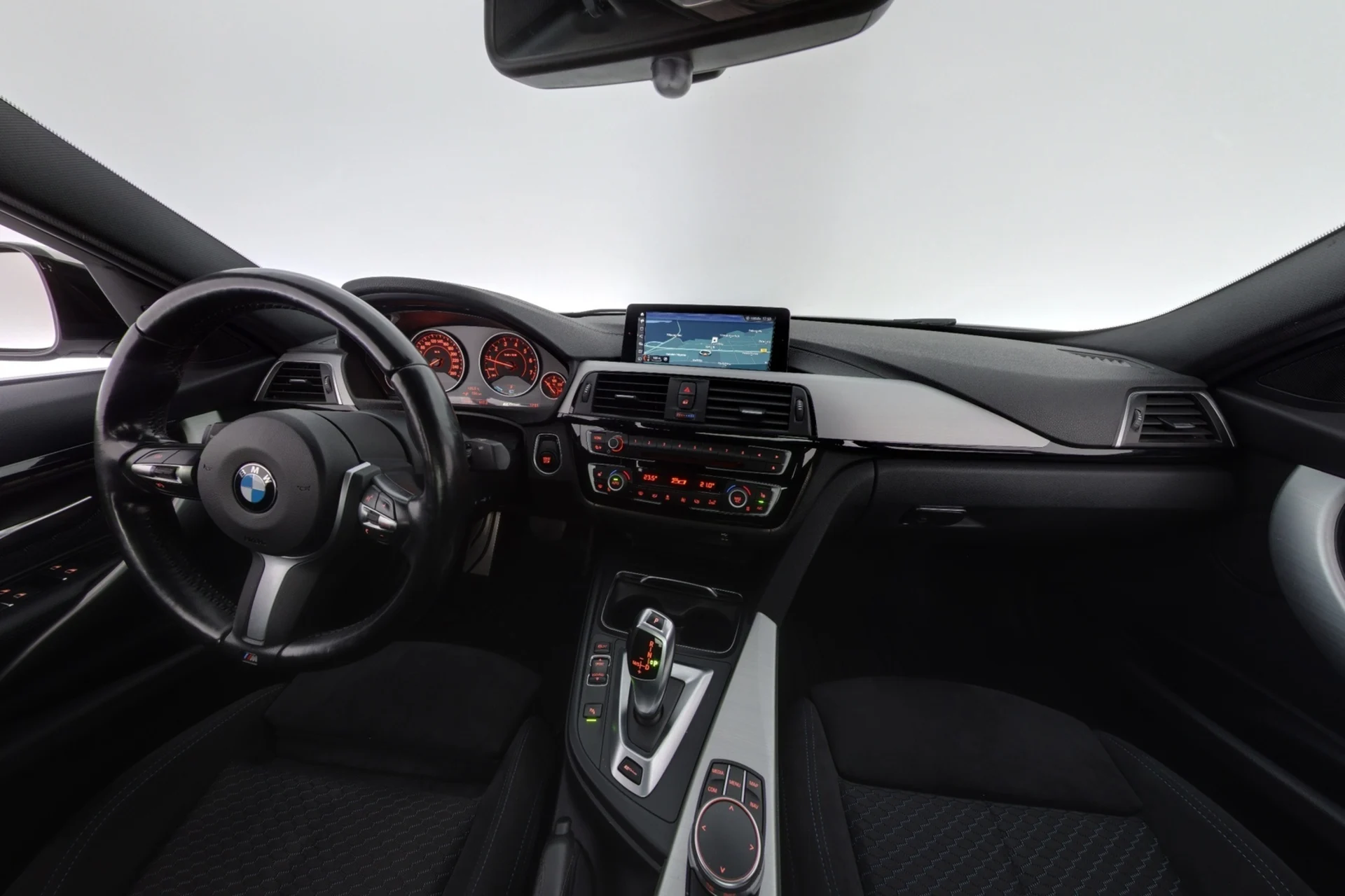 Car Image - dCIKFaSn5rqaGlC5zfkI8