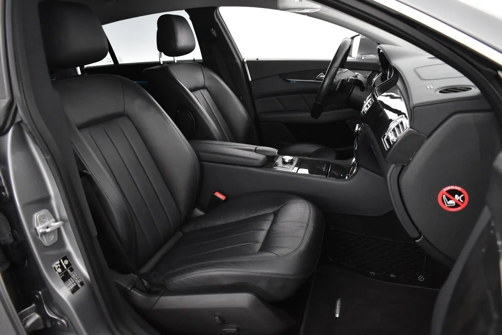 Car Image - VurVjVvmMNL2wUOImGjru
