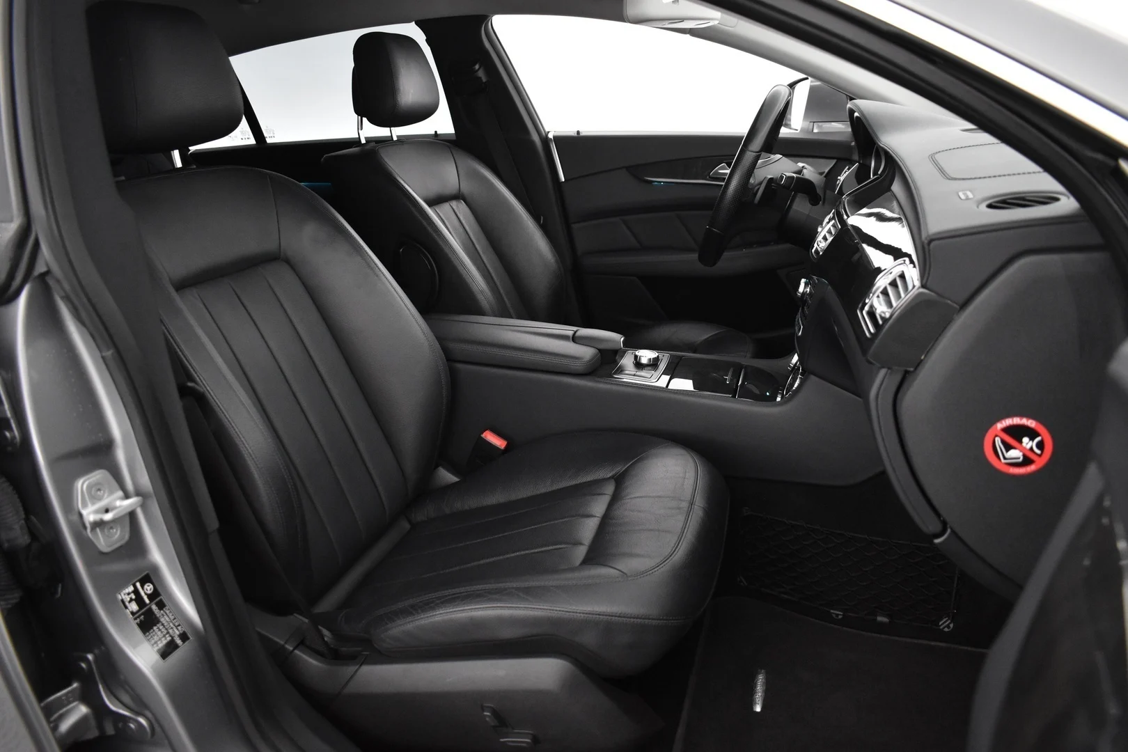 Car Image - VurVjVvmMNL2wUOImGjru
