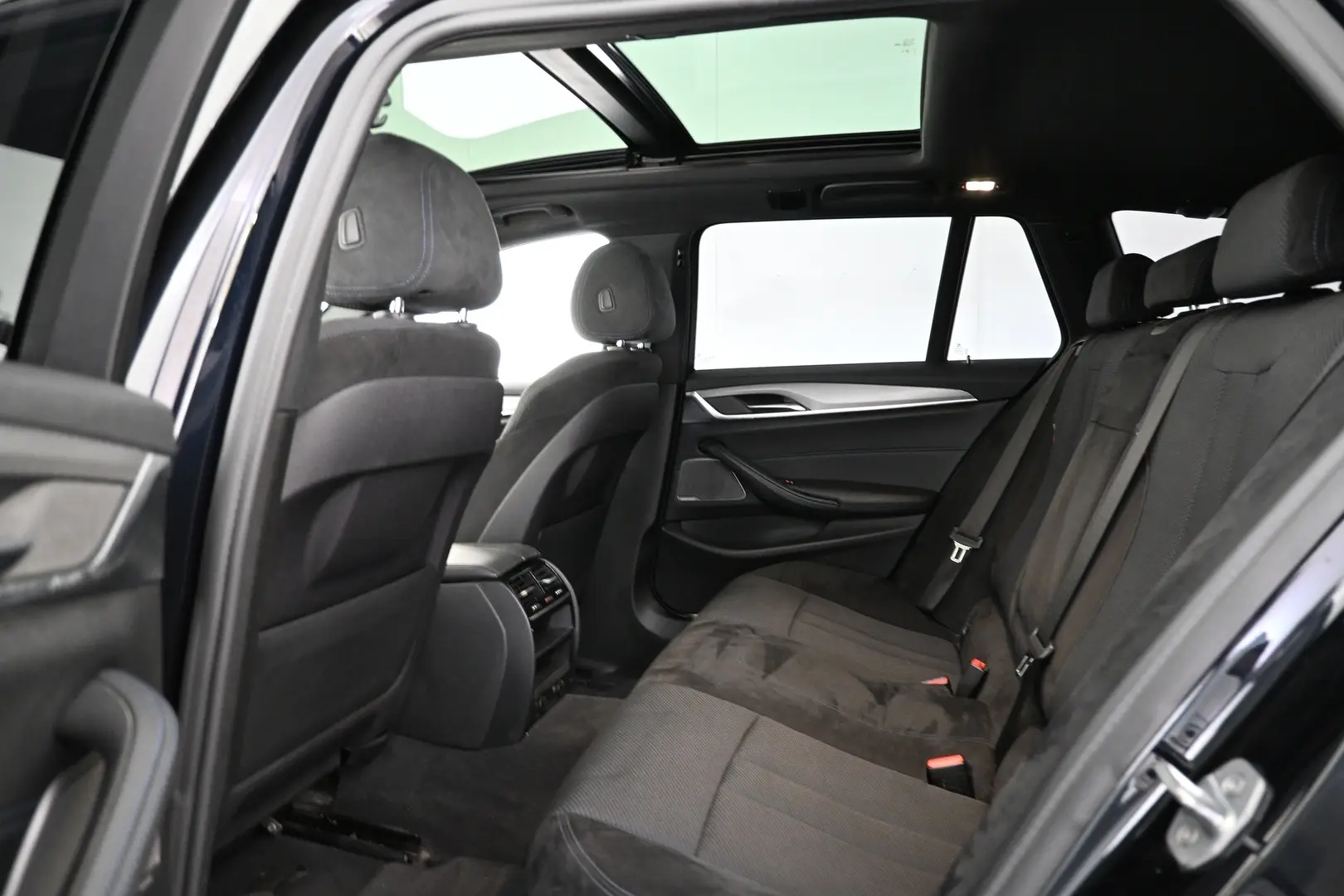 Car Image - 7pcbJFQmL7XLgF5rJRMe7c