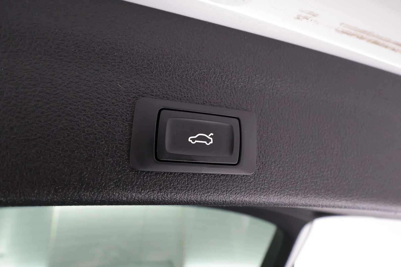 Car Image - JCFGhRlfQcGLBOLHjttXm
