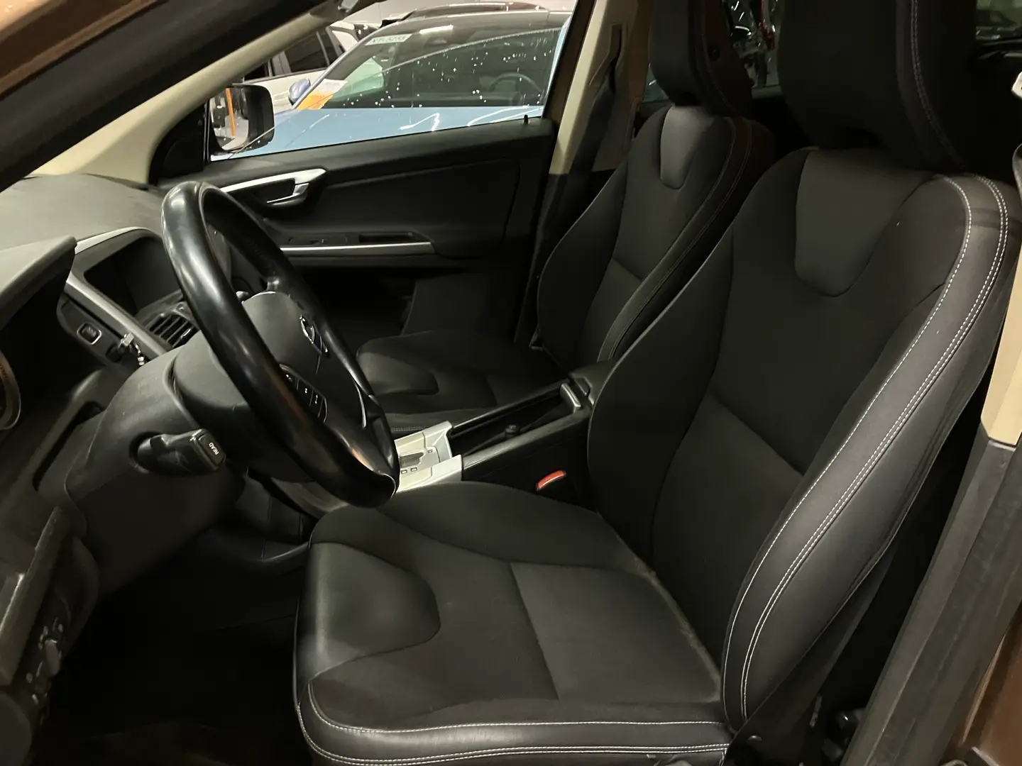 Car Image - 4hk3EM04AYzVLF725hr7um
