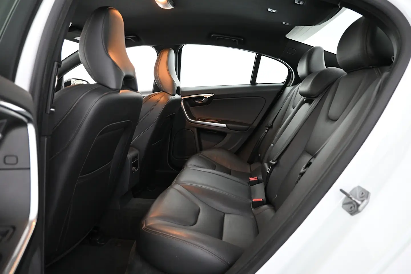 Car Image - S1QJ1eClYeA9gO94N4FMJ