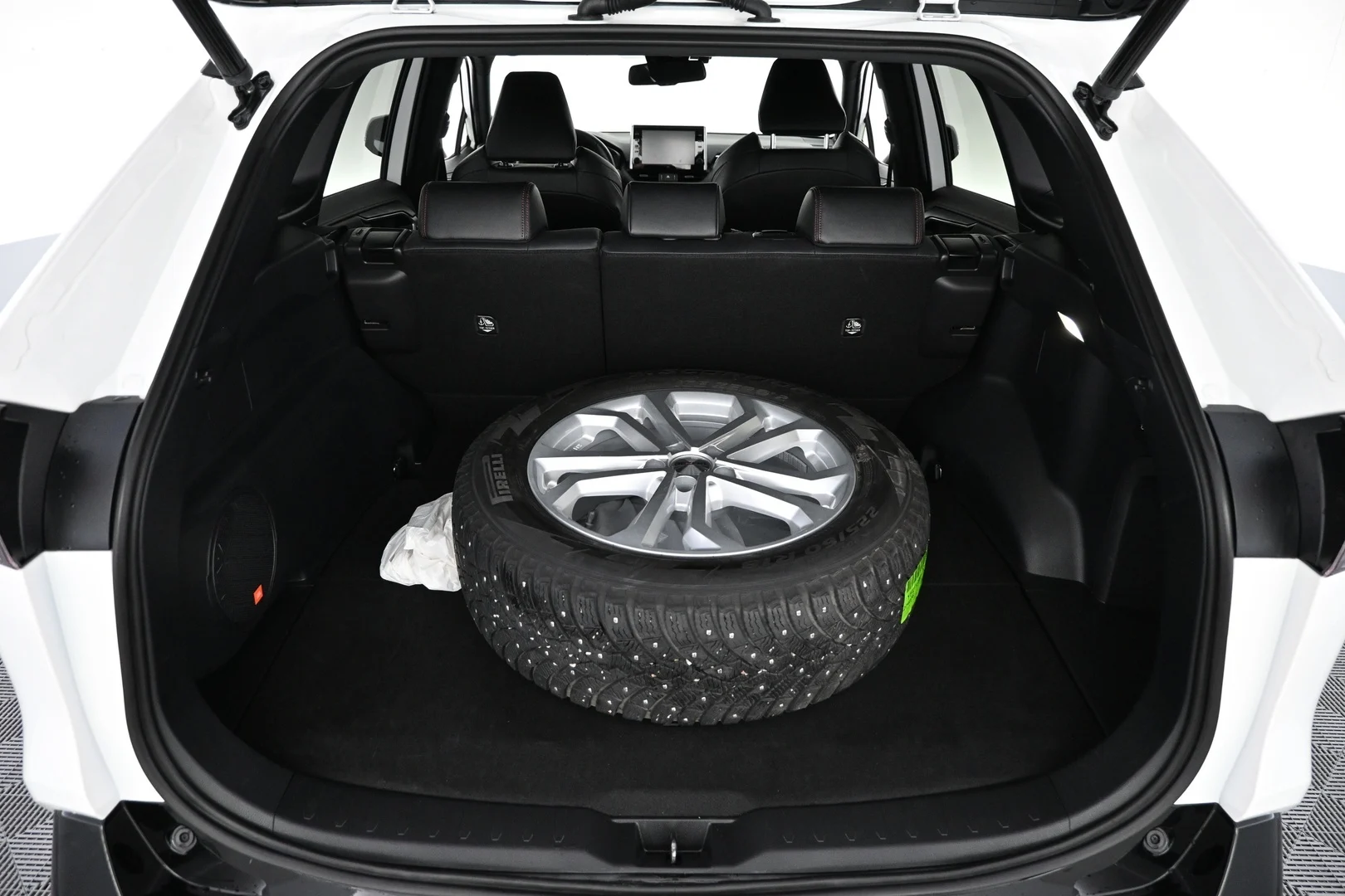 Car Image - 2Hk8FvHEap3zDJIghXbmst