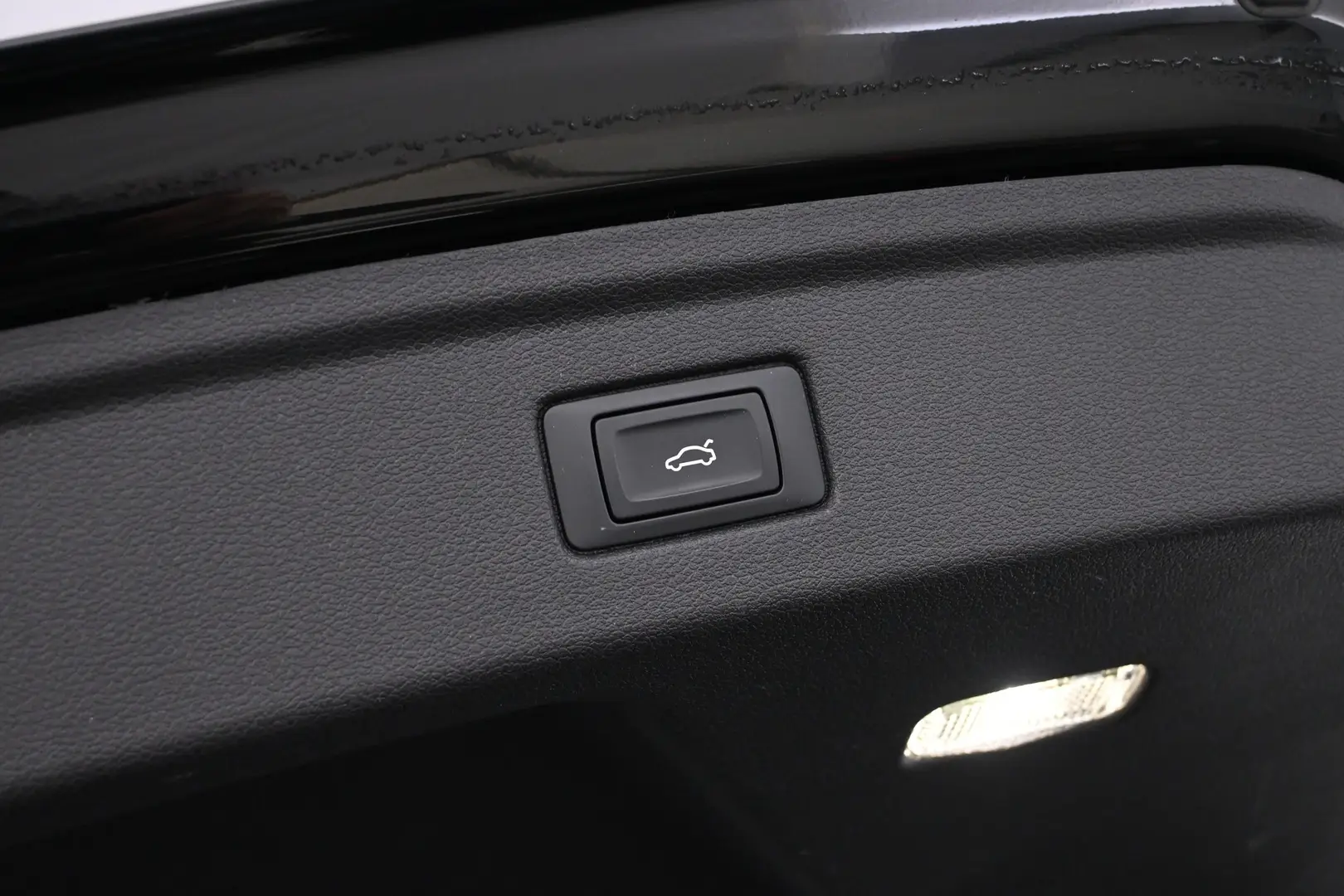 Car Image - jT230fUrWJRqL9iJI4CvC