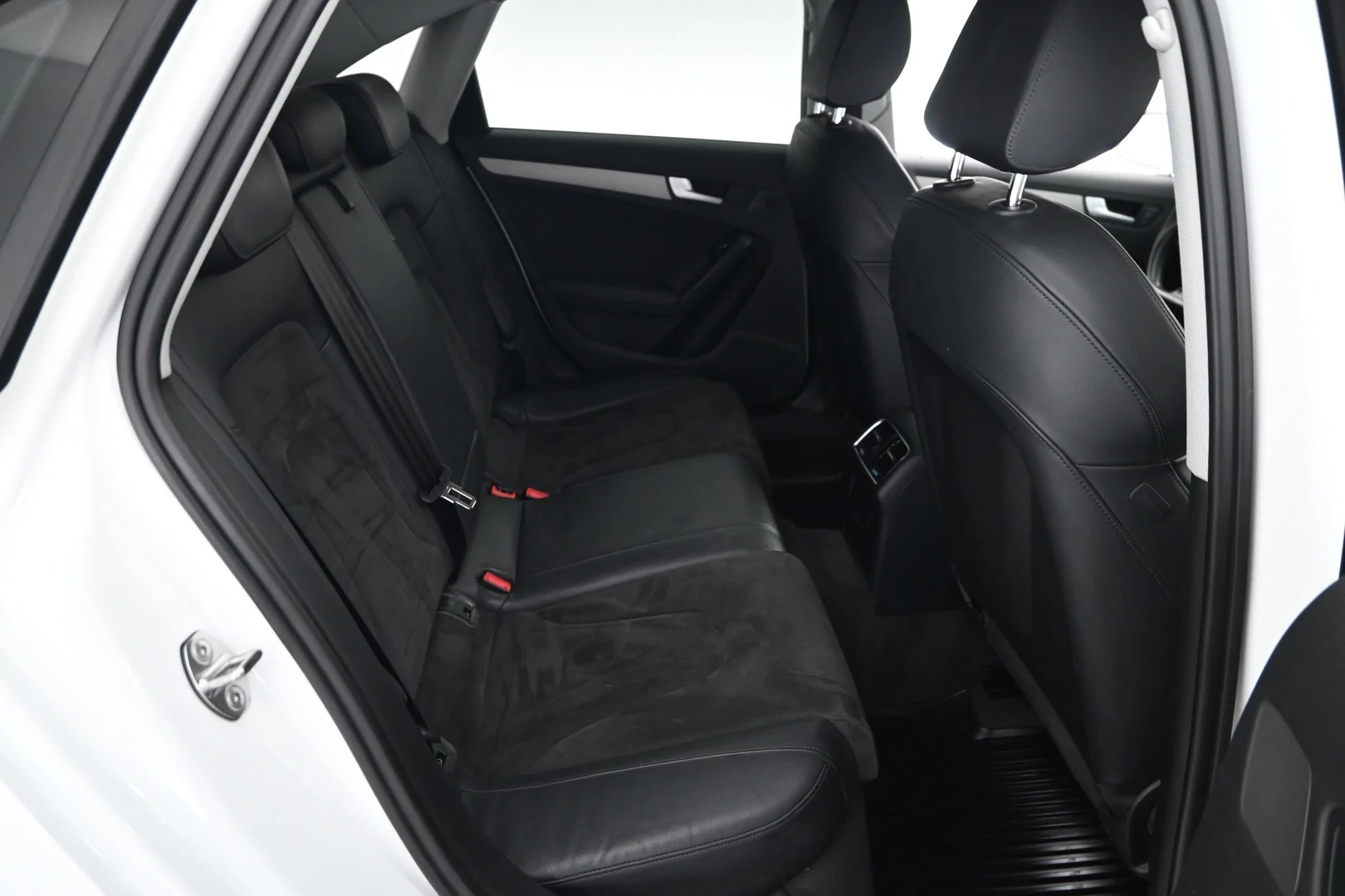 Car Image - 2Mq2t5eMUVchLxQ04ONmv3