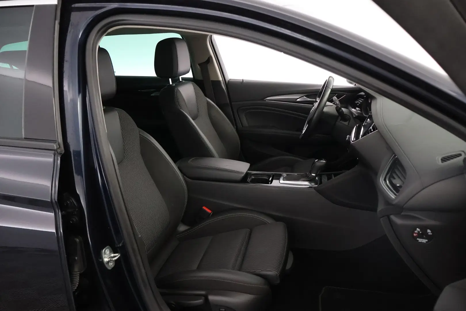 Car Image - 7jG3em0Dm8CXcHsRyp4amz