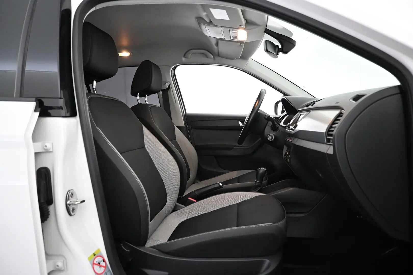 Car Image - 4uIGPJ7GUXjQOdWlKesXcy